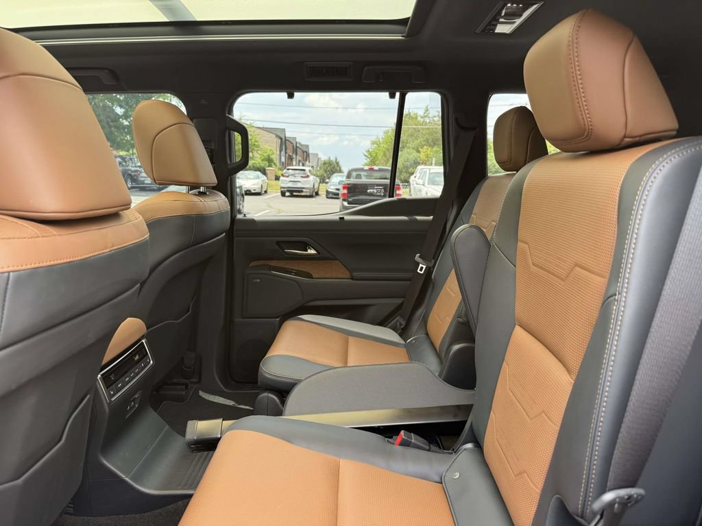 Used 2025 Lexus GX 550 w/ Accessory Package (Z1) AWD/4WD image 15