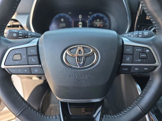 Used 2023 Toyota Highlander Platinum image 11