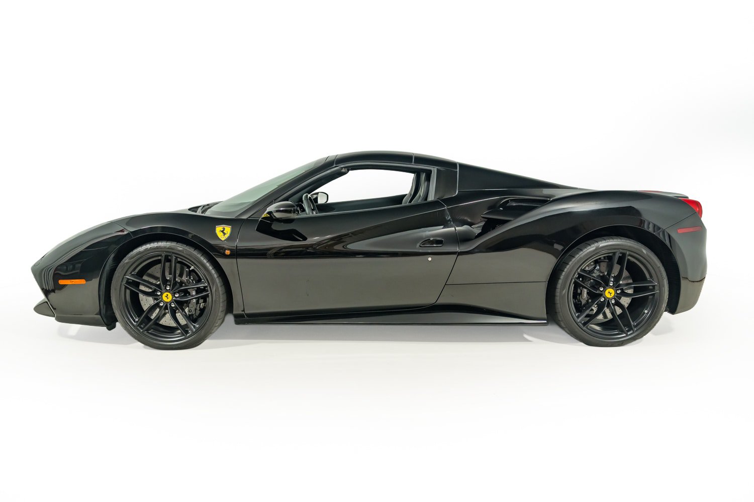 Certified 2018 Ferrari 488 Spider RWD image 3