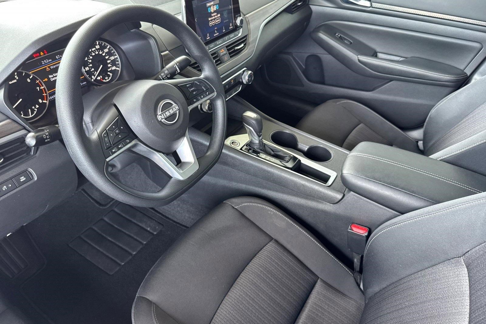 Used 2025 Nissan Altima 2.5 SV image 4