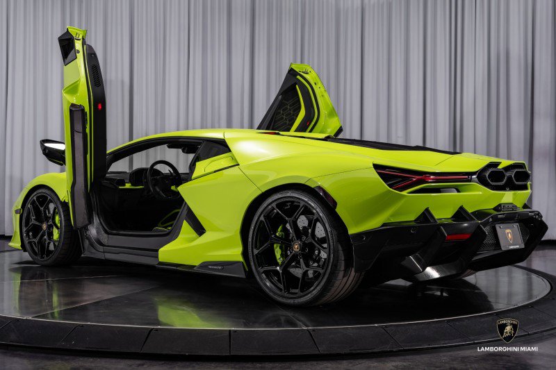 Used 2024 Lamborghini Revuelto image 20