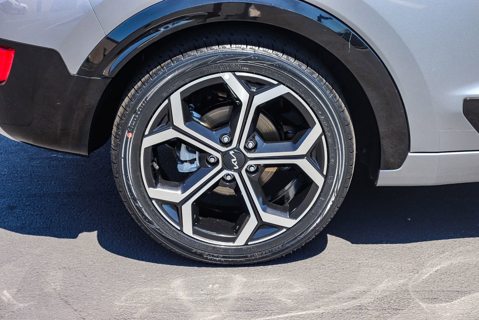 Used 2023 Kia Niro EX Touring FWD image 9