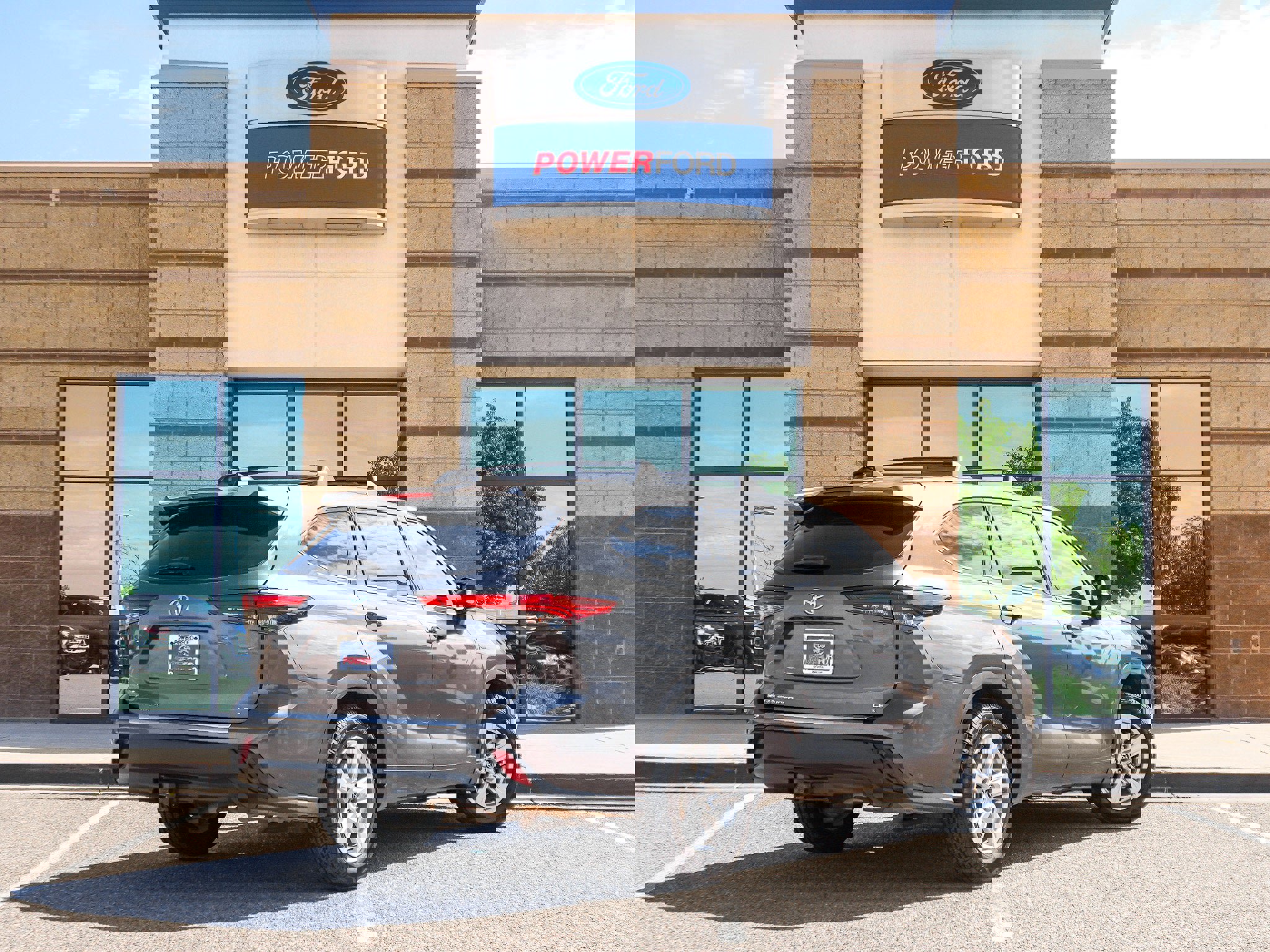 Used 2022 Toyota Highlander LE image 6