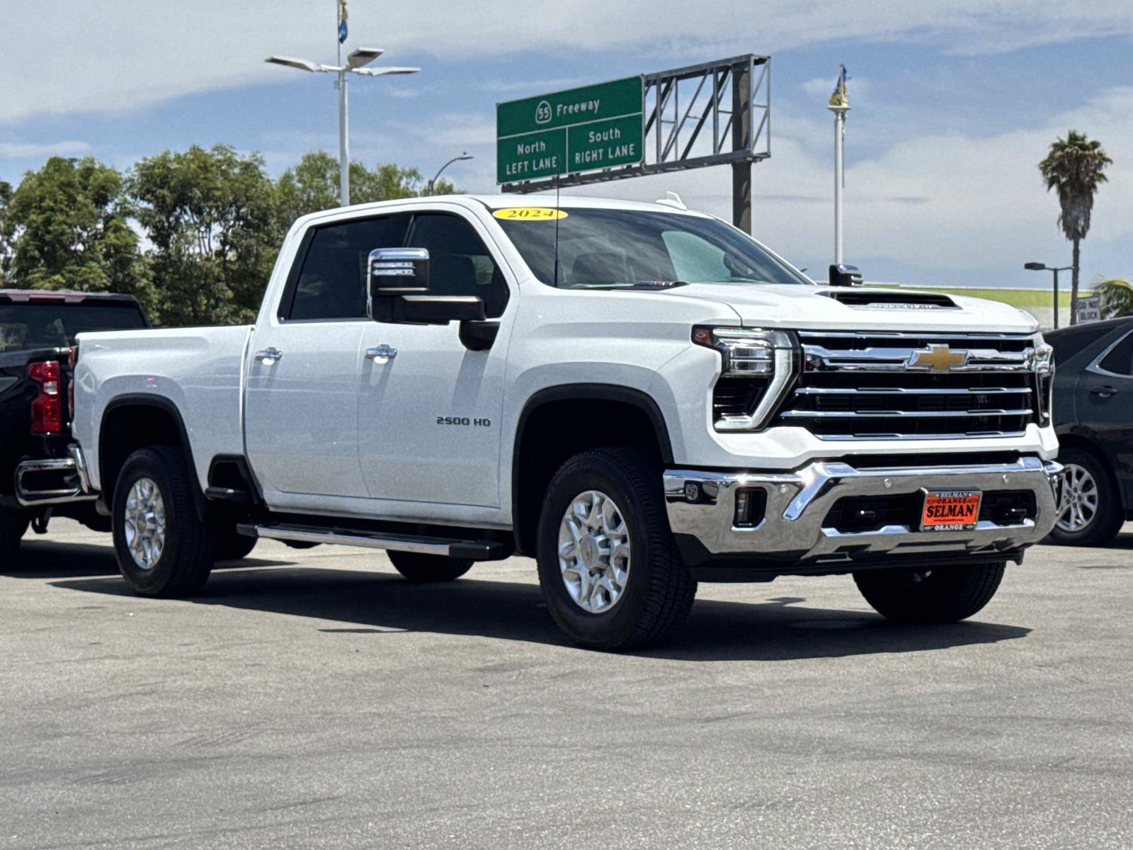 Used 2024 Chevrolet Silverado 2500 LTZ w/ LTZ Convenience Package AWD/4WD image 3