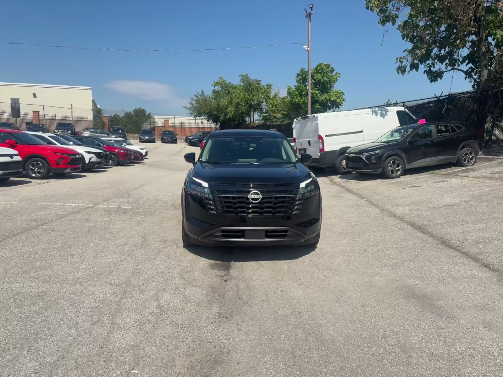 Used 2026 Nissan Pathfinder SV FWD image 4