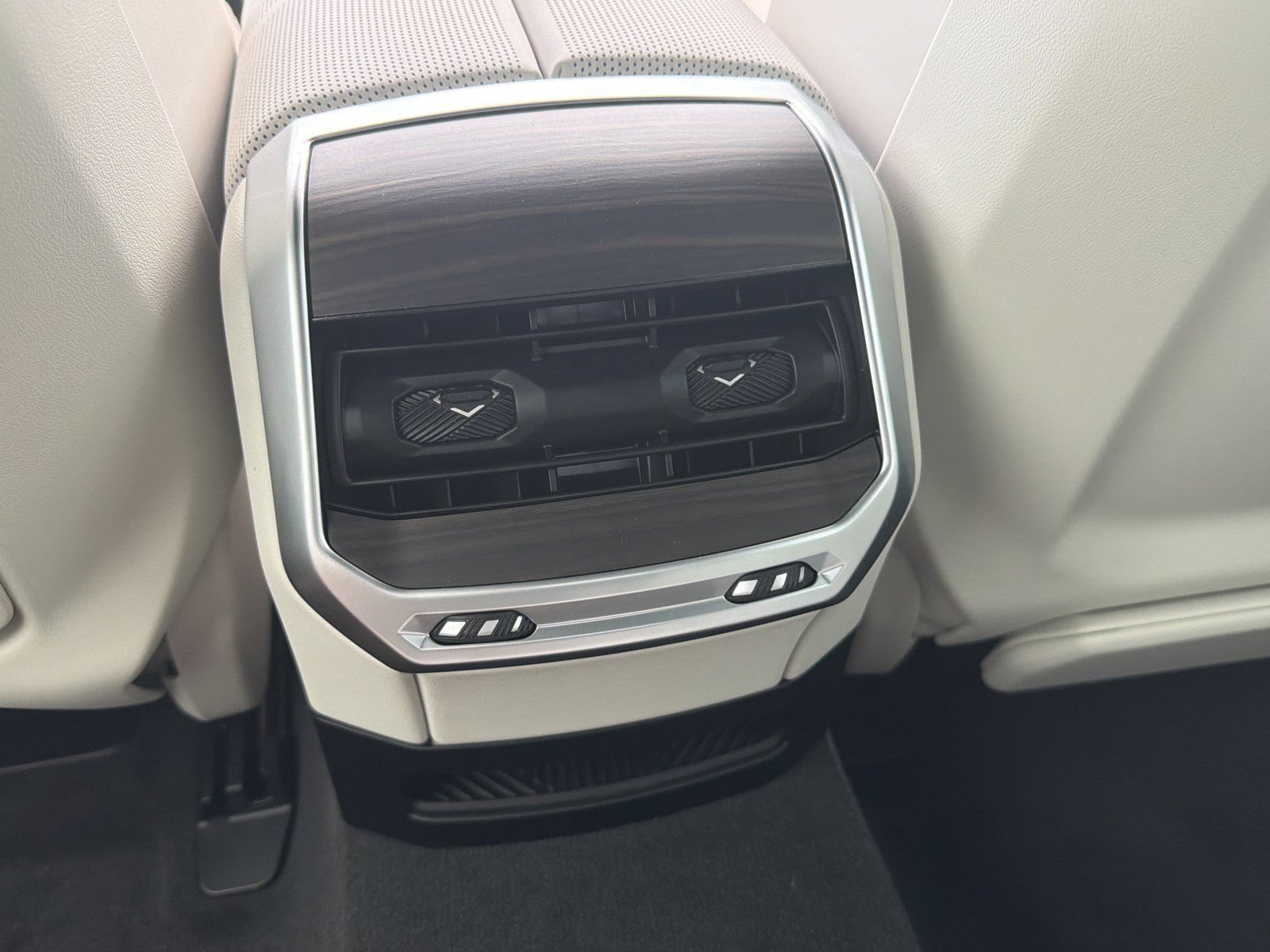 New 2026 BMW 760i xDrive AWD/4WD image 18
