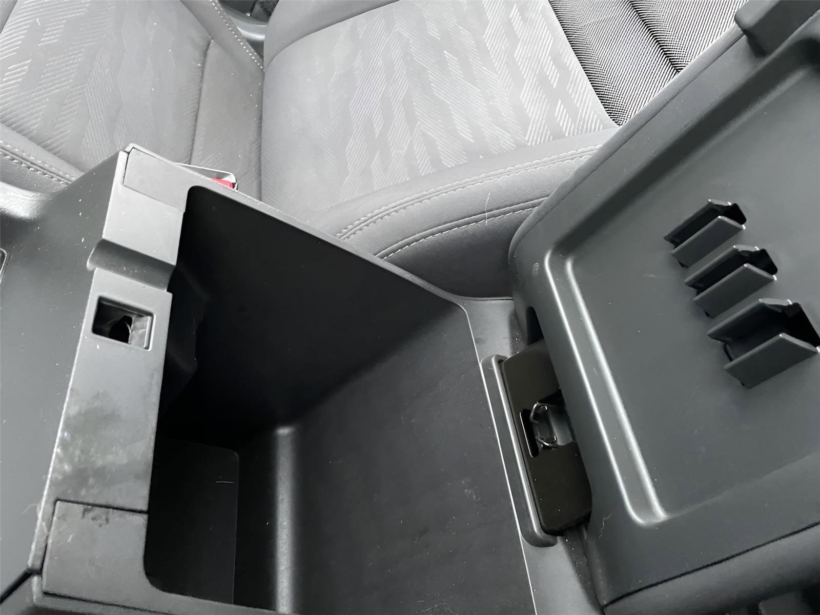 Used 2023 Nissan Frontier SV w/ Technology Package image 34