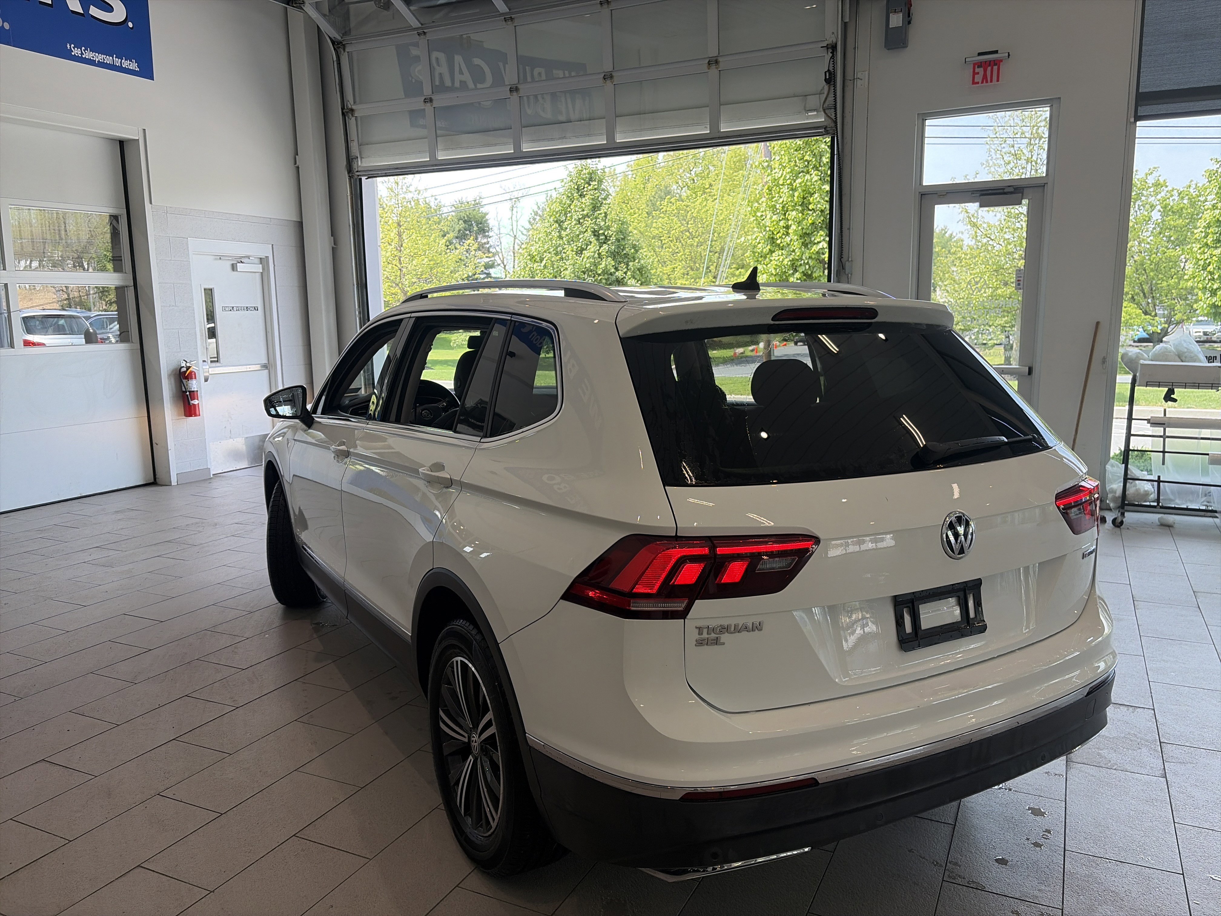 Used 2019 Volkswagen Tiguan SEL AWD/4WD image 6