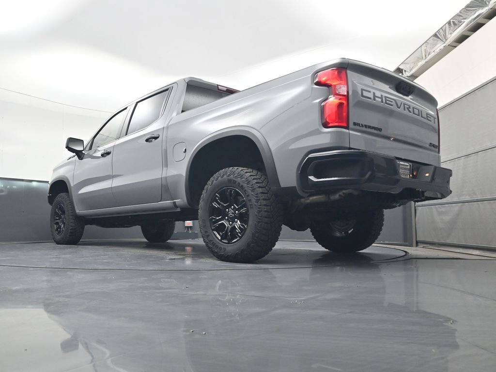 Used 2025 Chevrolet Silverado 1500 ZR2 w/ Dark Appearance Package image 28