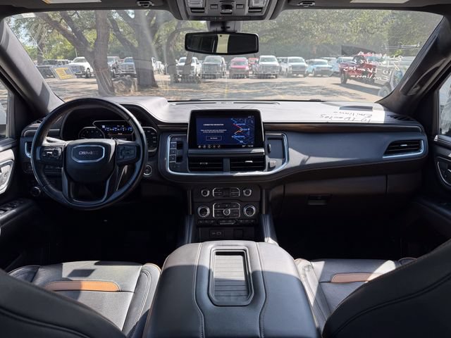 Used 2021 GMC Yukon XL AT4 w/ AT4 Premium Plus Package AWD/4WD image 17