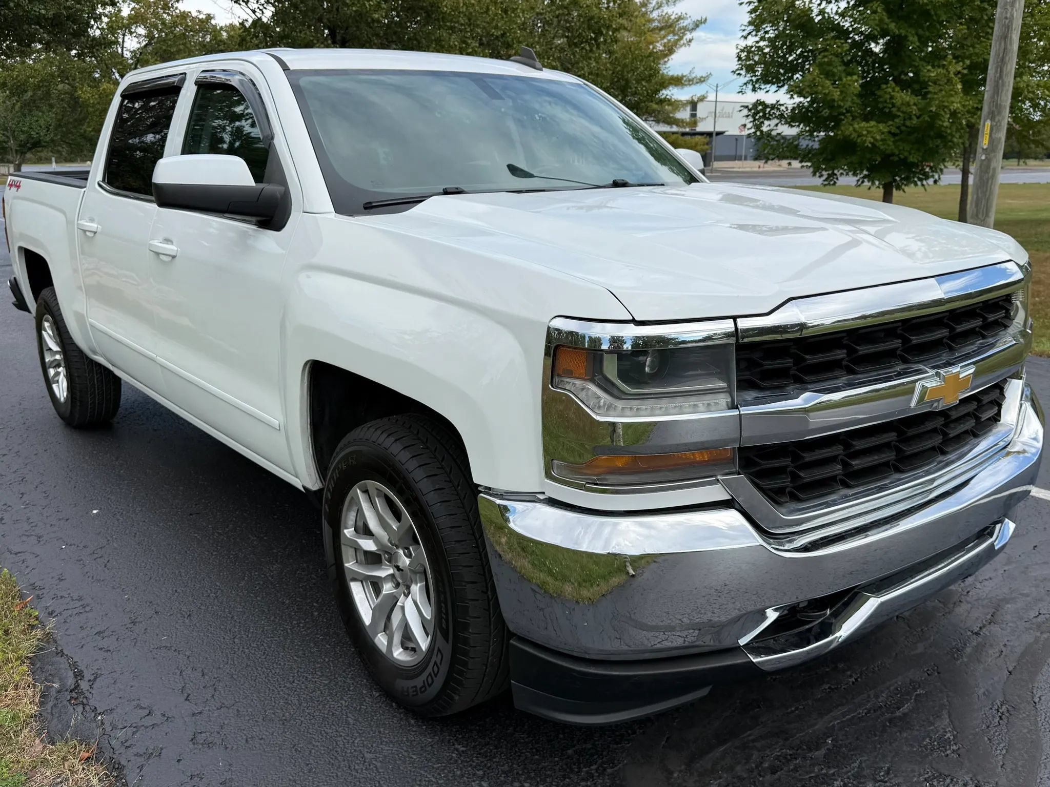 Used 2018 Chevrolet Silverado 1500 LT AWD/4WD image 6