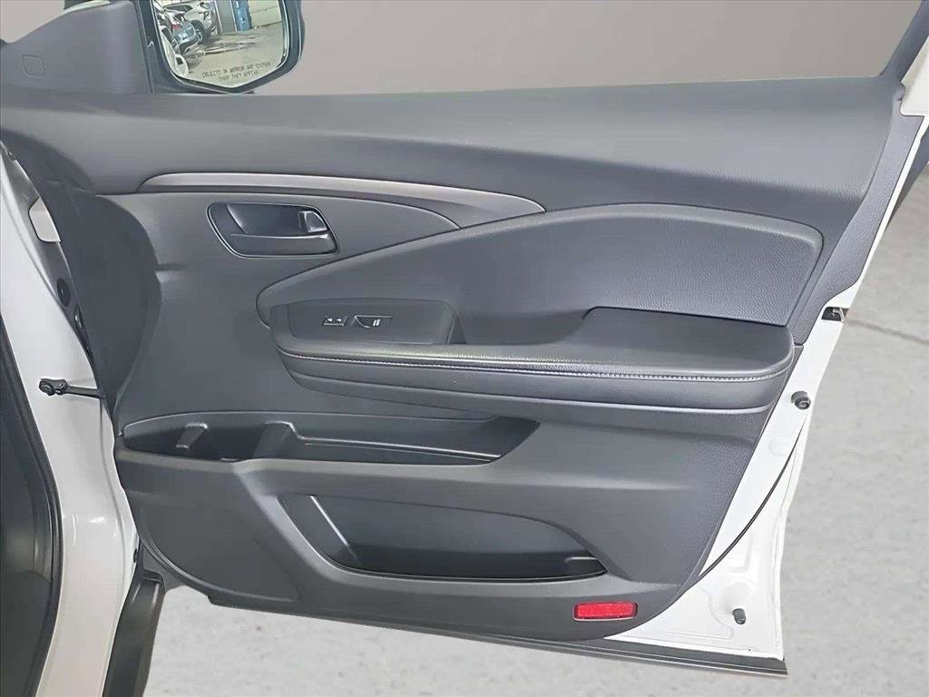 Used 2023 Honda Passport EX-L image 32