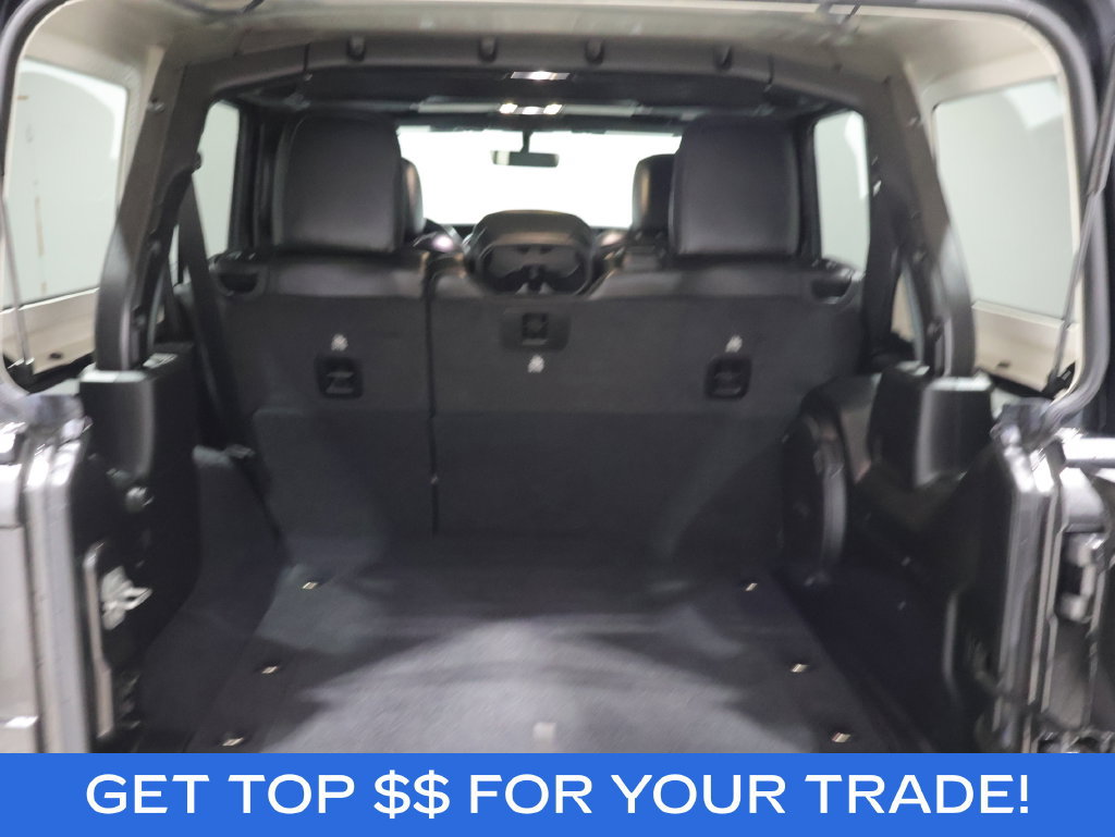 Used 2022 Jeep Wrangler Unlimited Sahara w/ Cold Weather Group AWD/4WD image 4