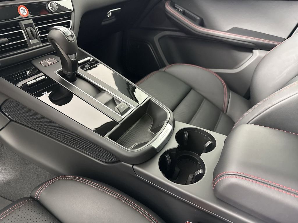 New 2026 Porsche Macan GTS AWD/4WD image 32