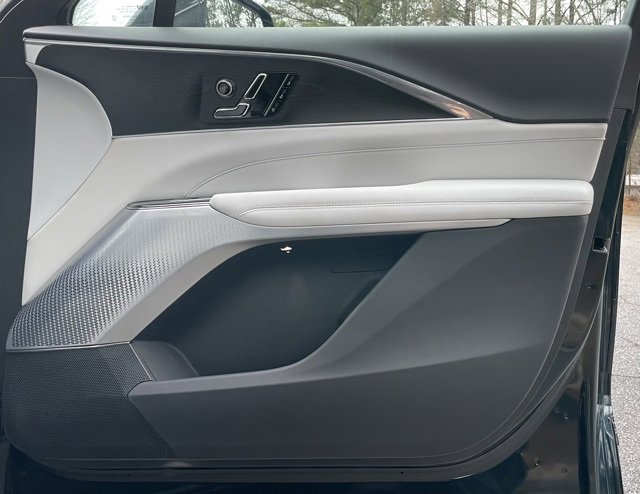 Used 2024 Cadillac Lyriq Luxury image 19