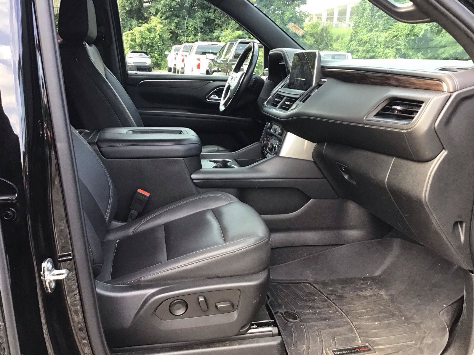 Used 2022 Chevrolet Tahoe Z71 w/ Luxury Package AWD/4WD image 8