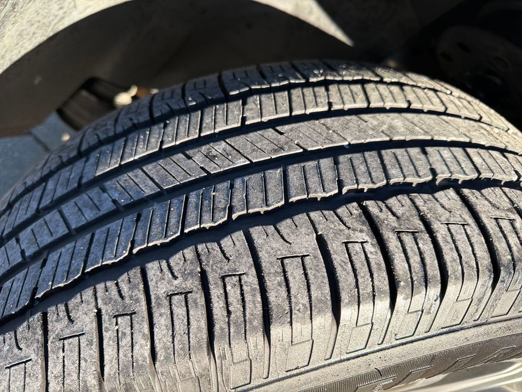 Used 2018 Ford Explorer Limited image 27