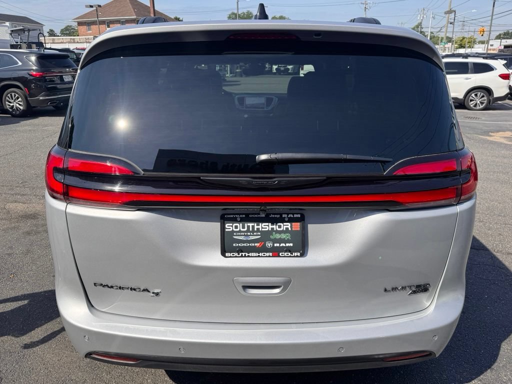 Used 2026 Chrysler Pacifica Limited w/ S Appearance Package AWD/4WD image 7