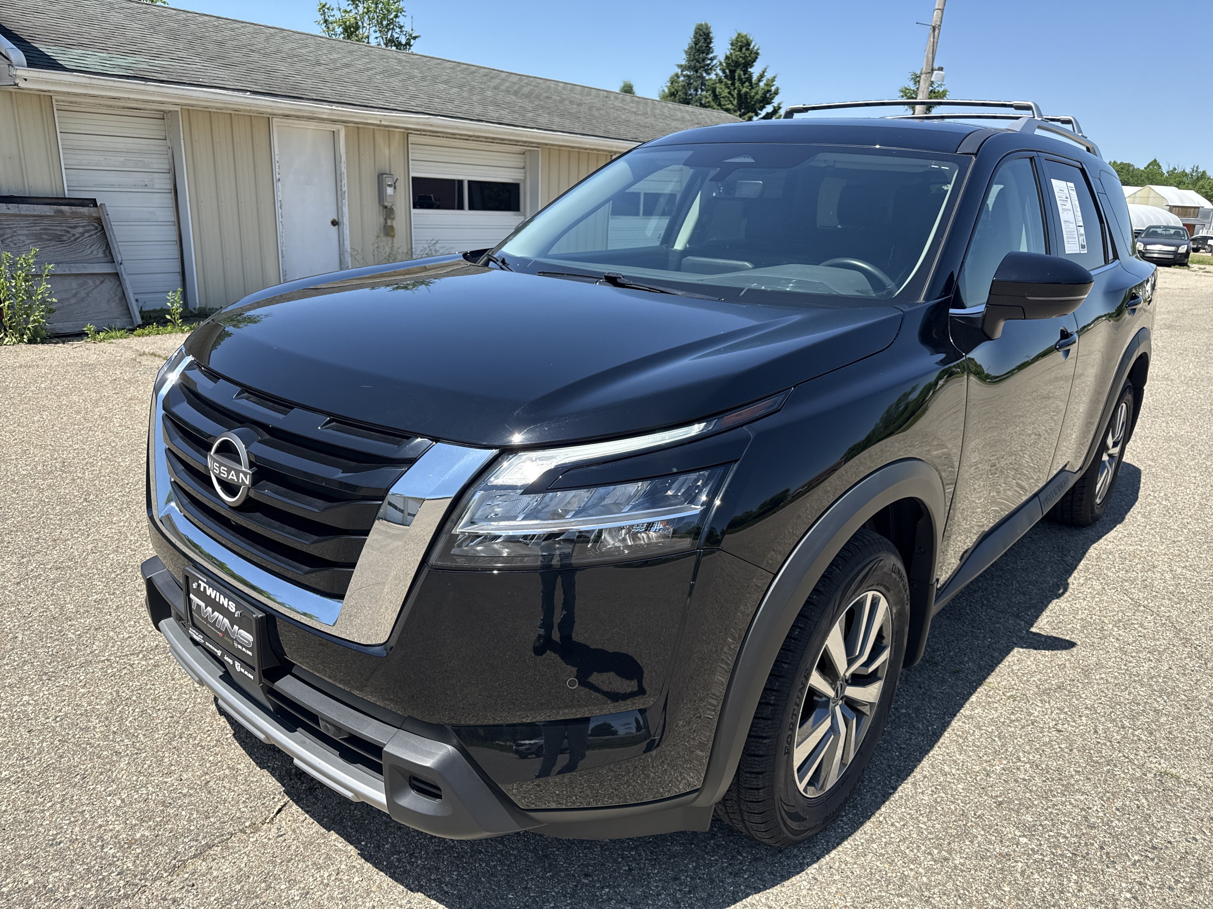 Used 2023 Nissan Pathfinder SL AWD/4WD image 11