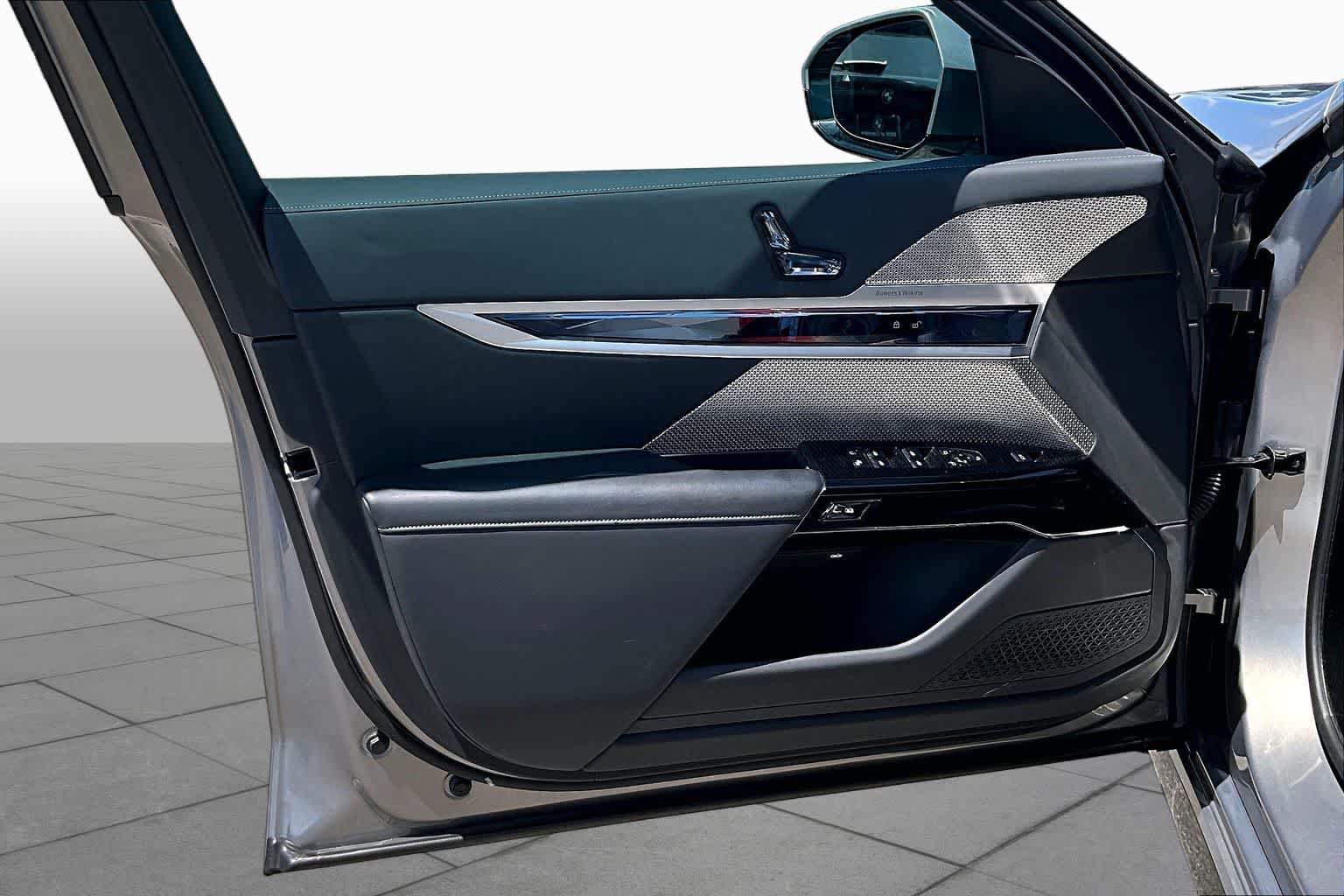 Certified 2025 BMW 740i RWD image 23