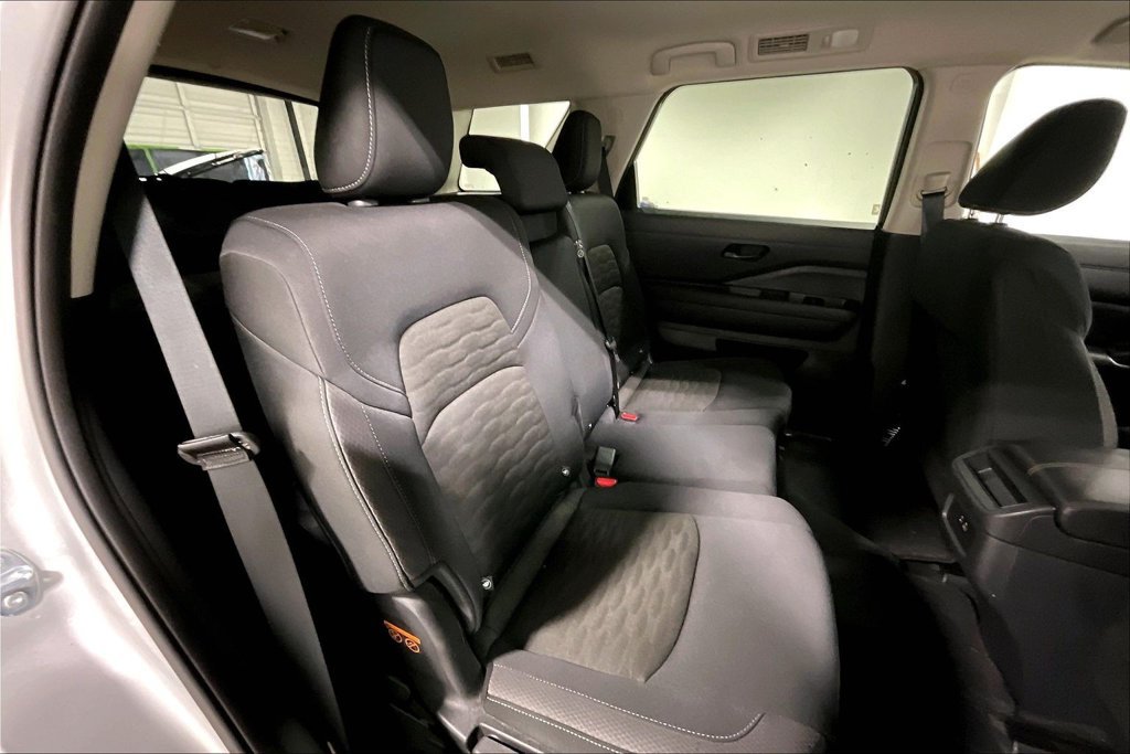 Used 2025 Nissan Pathfinder S FWD image 32