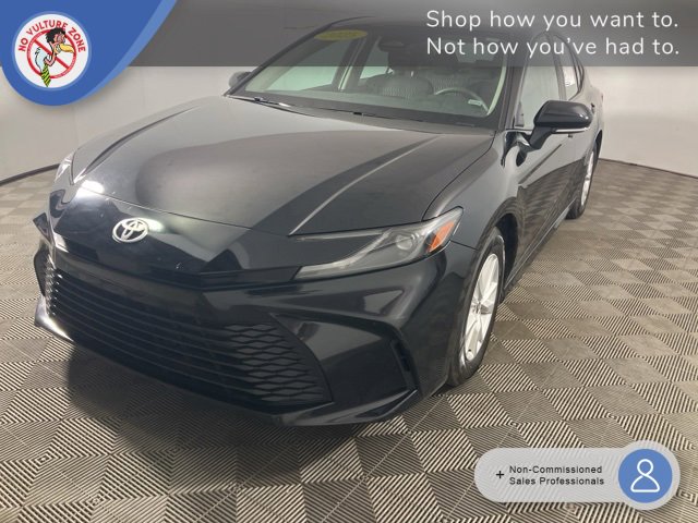 Used 2025 Toyota Camry LE image 1
