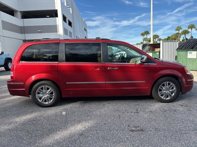 Used 2009 Chrysler Town & Country Limited w/ Entertainment Group #3 image 2