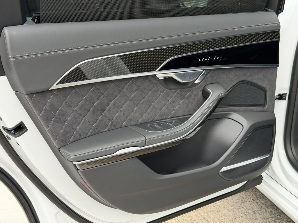 Used 2025 Audi S8 image 31