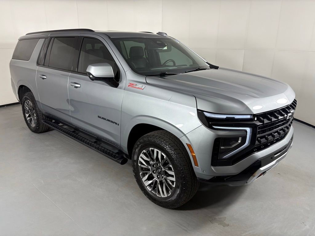 Used 2025 Chevrolet Suburban Z71 AWD/4WD image 2