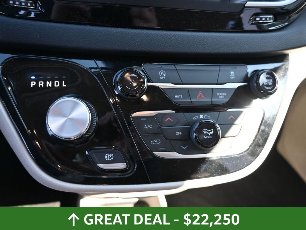 Used 2023 Chrysler Voyager LX FWD image 21