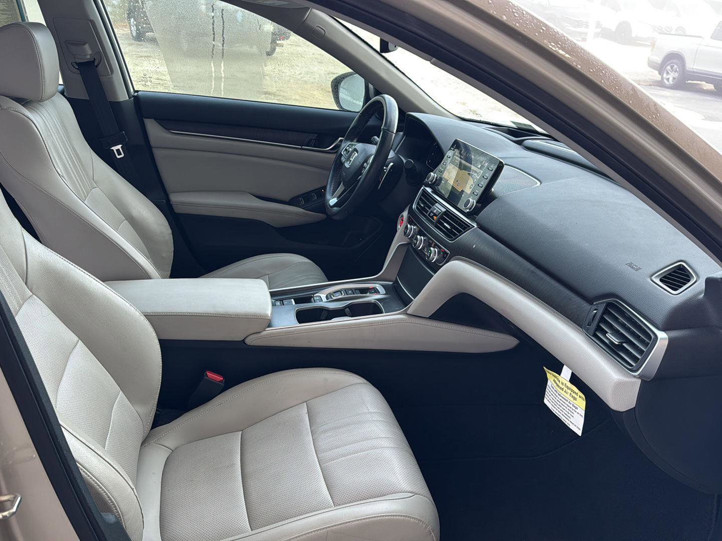 Used 2018 Honda Accord Touring image 10