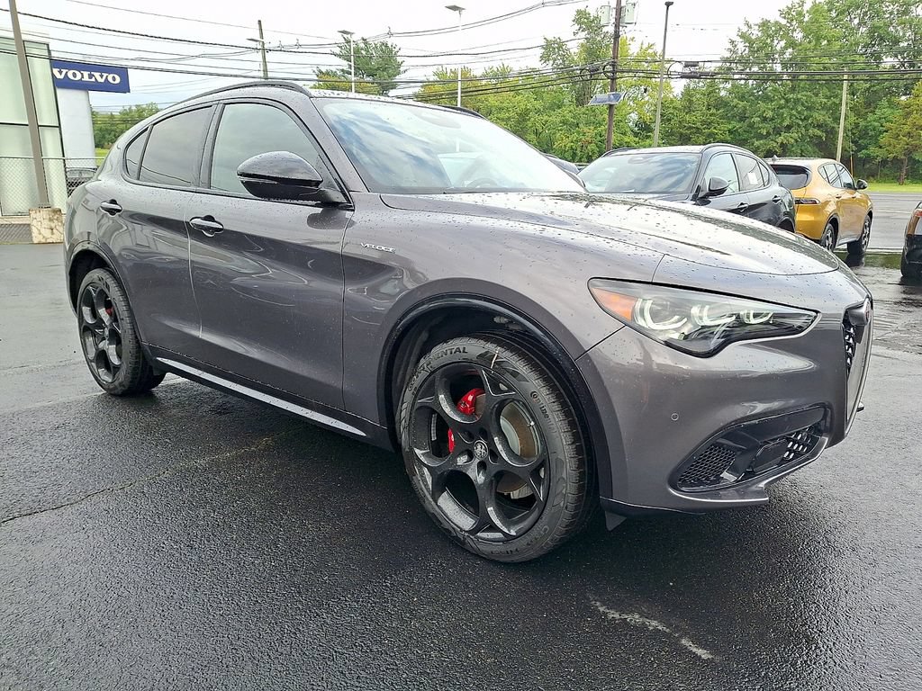 New 2026 Alfa Romeo Stelvio Sprint AWD/4WD image 2