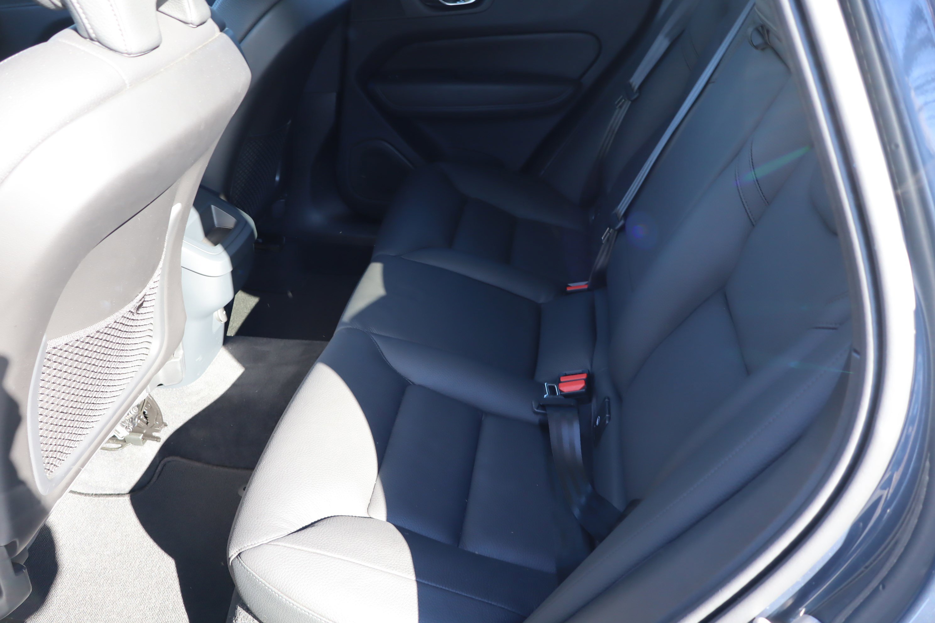 Used 2025 Volvo XC60 B5 Plus image 31