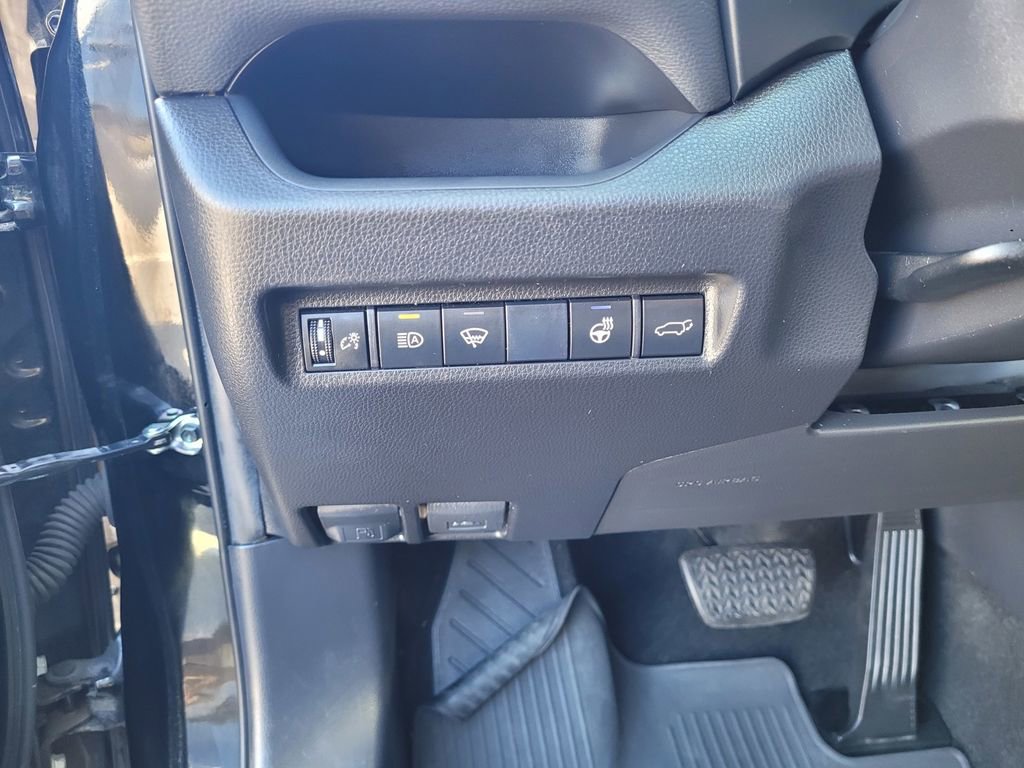 Used 2020 Toyota RAV4 XLE Premium image 25