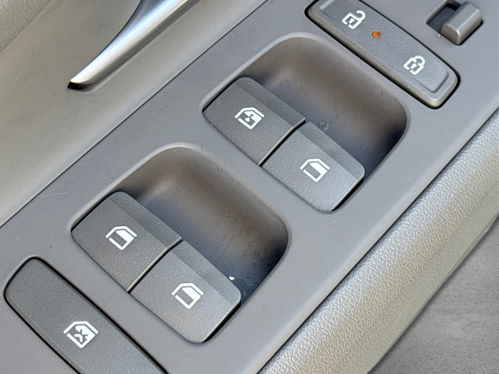 Certified 2025 Hyundai Elantra Sport image 32