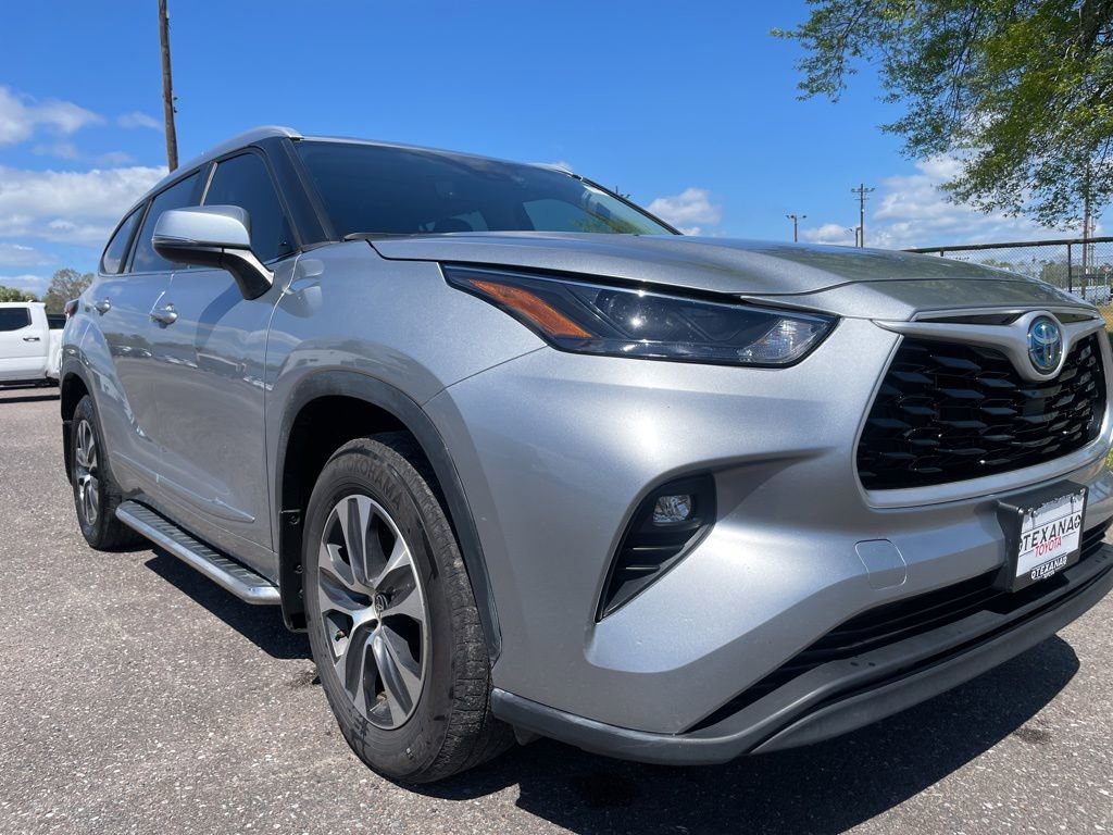 Used 2023 Toyota Highlander XLE image 12