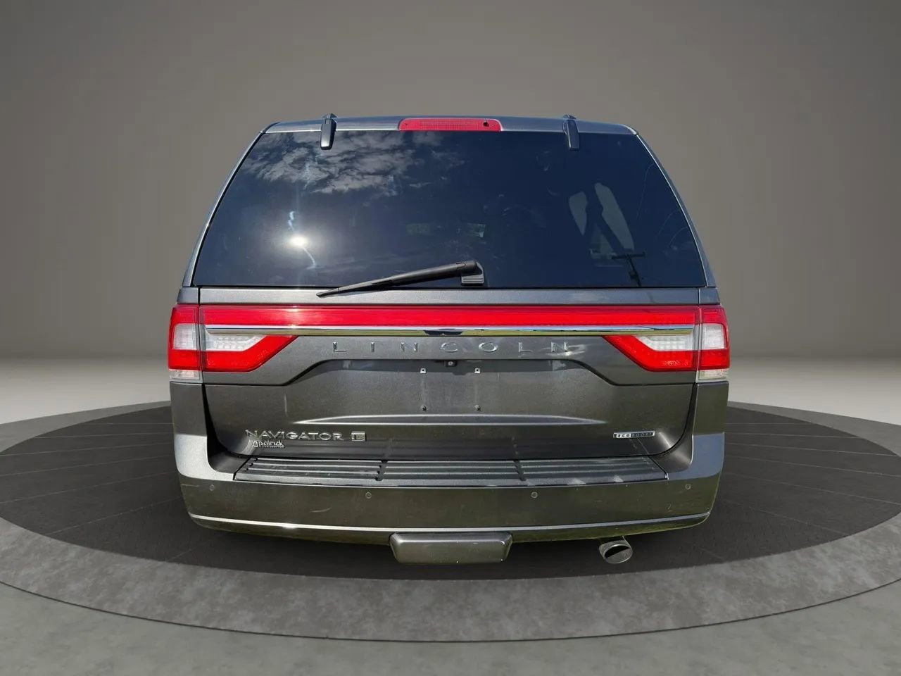 Used 2015 Lincoln Navigator L 4WD image 4