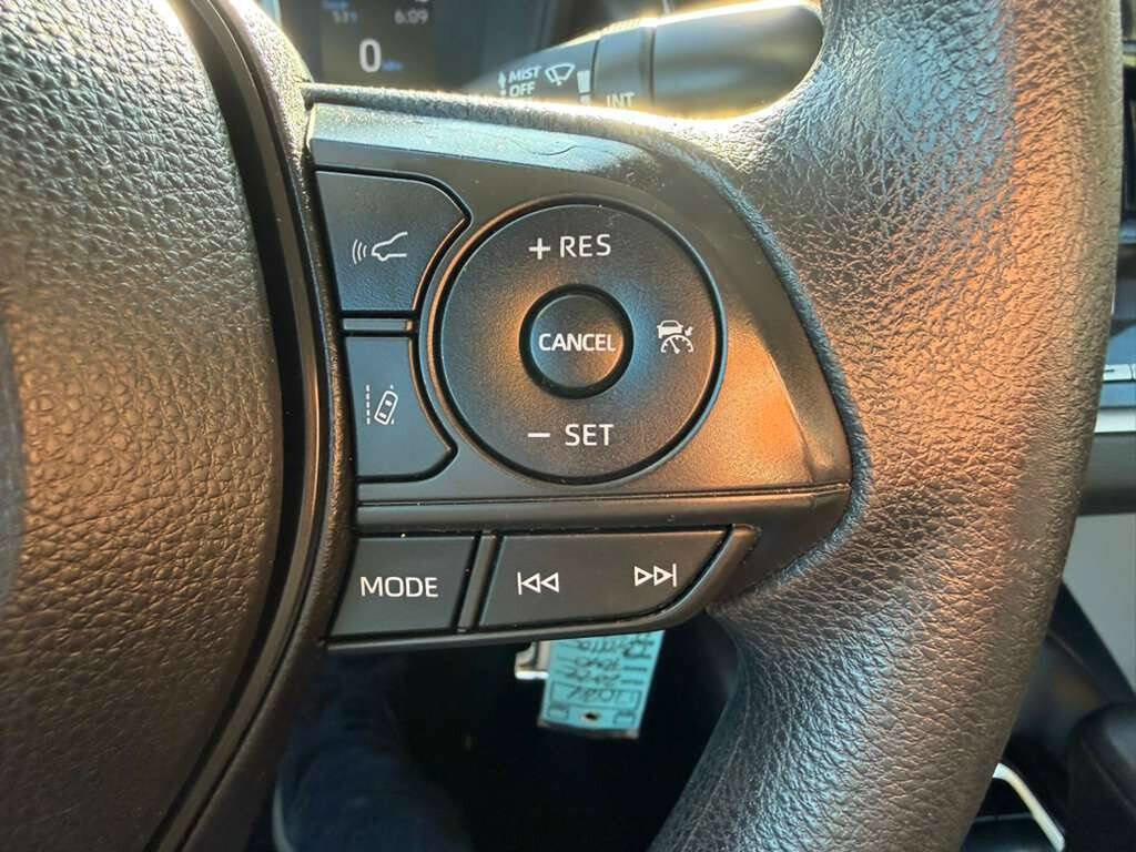 Used 2022 Toyota Corolla LE FWD image 14