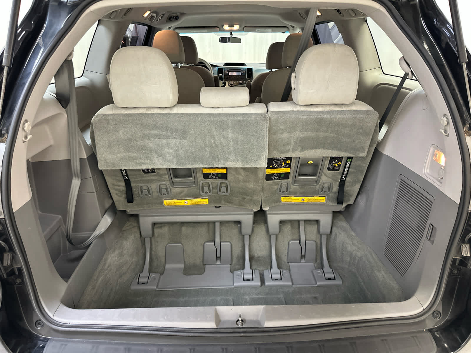 Used 2014 Toyota Sienna L FWD image 20