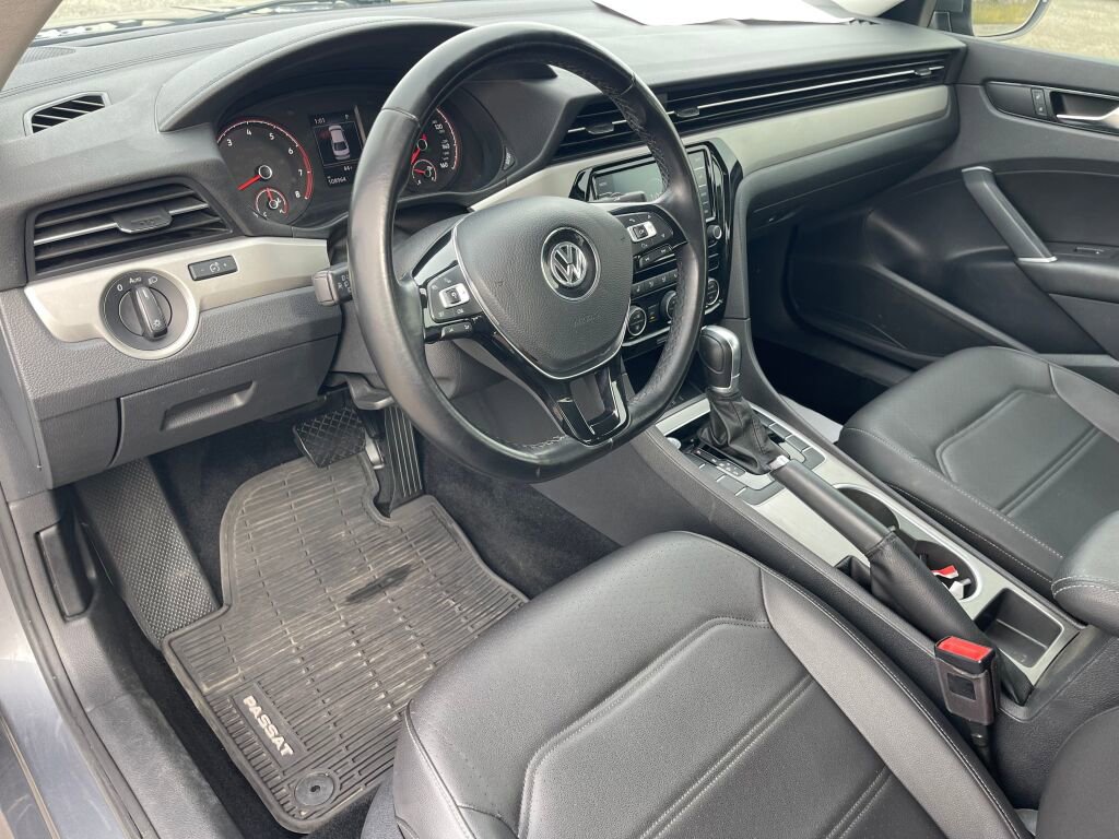 Used 2020 Volkswagen Passat 2.0T SE image 9