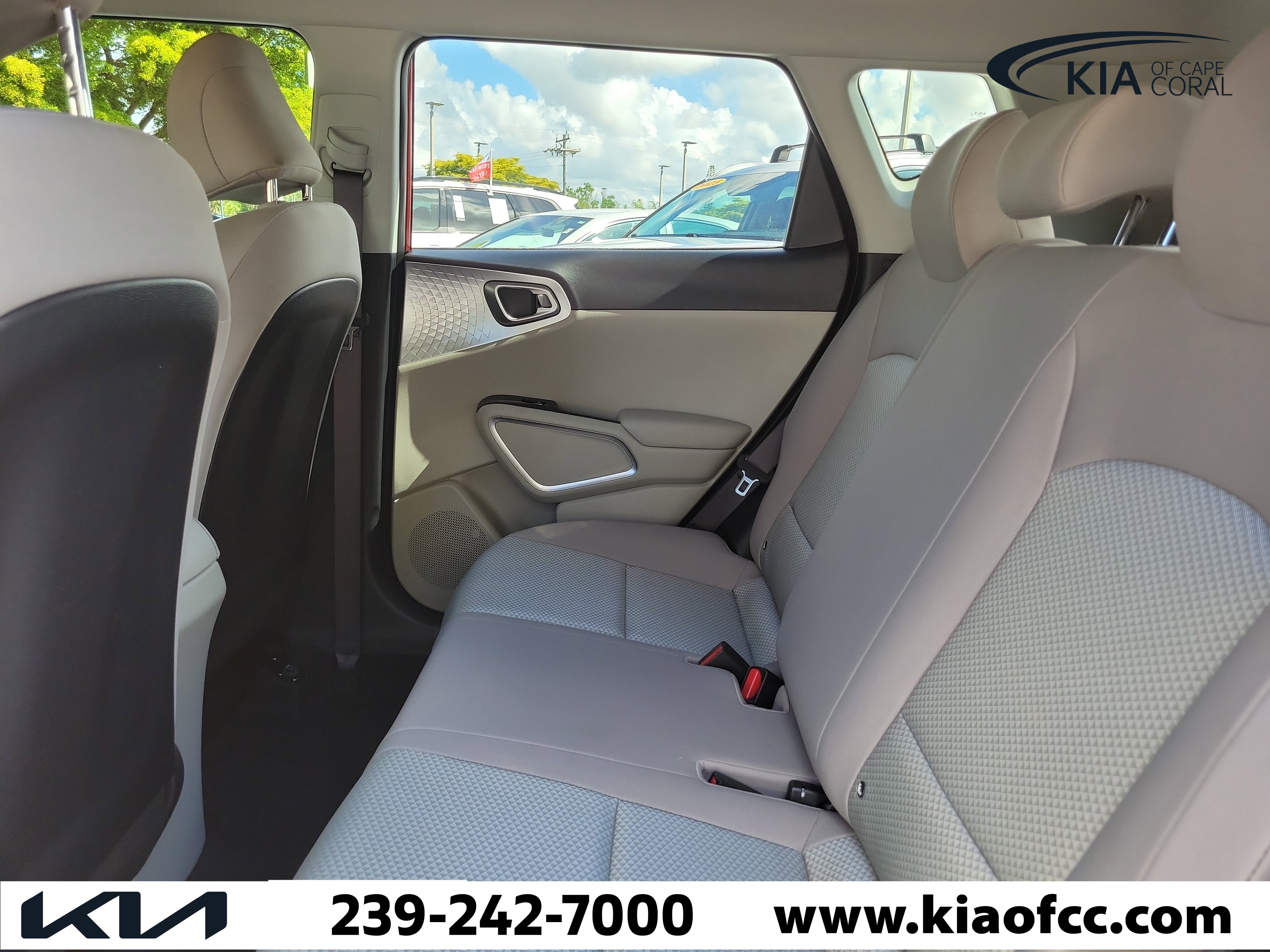 Certified 2025 Kia Soul LX w/ LX Technology Package image 12