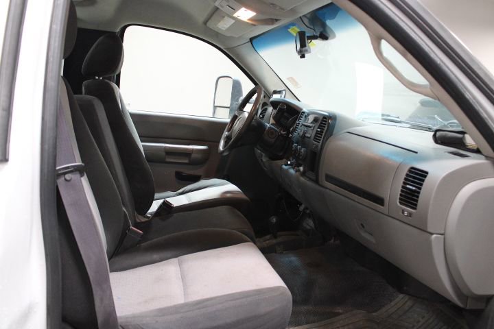 Used 2008 GMC Sierra 3500 W/T w/ Snow Plow Prep Package image 10