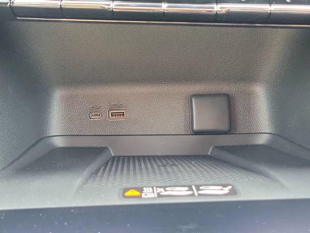 Certified 2026 Chevrolet Traverse RS FWD image 33