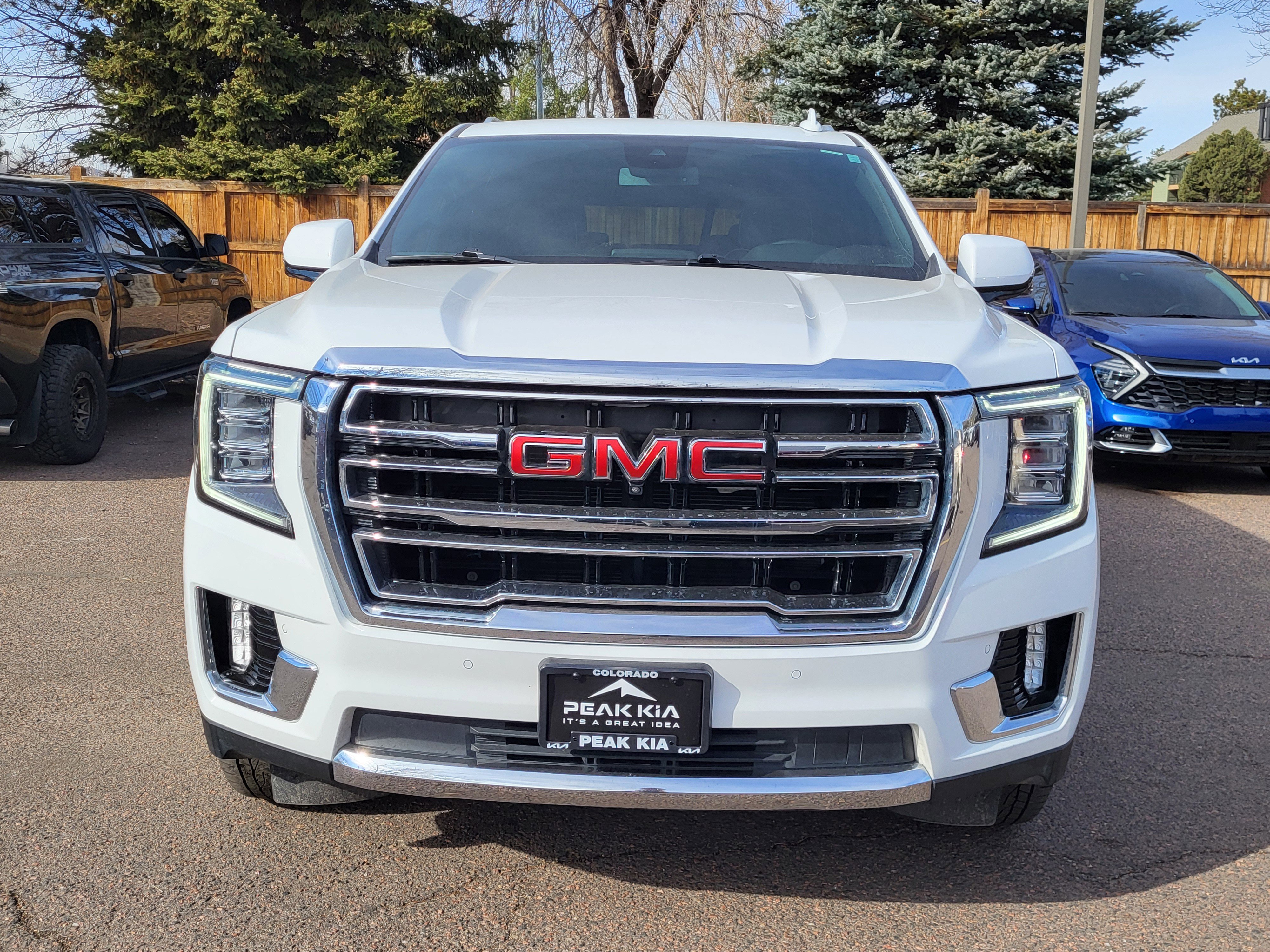 Used 2024 GMC Yukon SLT w/ SLT Luxury Package image 5
