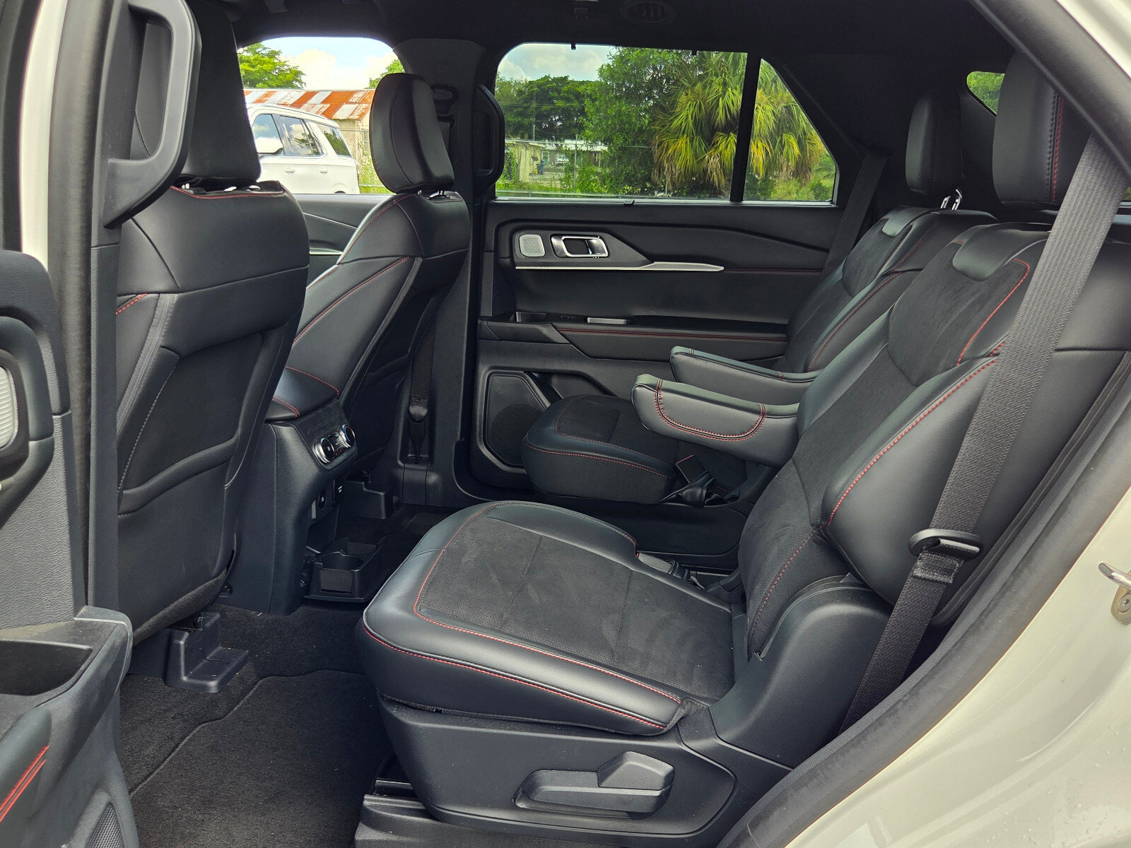 Used 2025 Ford Explorer ST AWD/4WD image 10