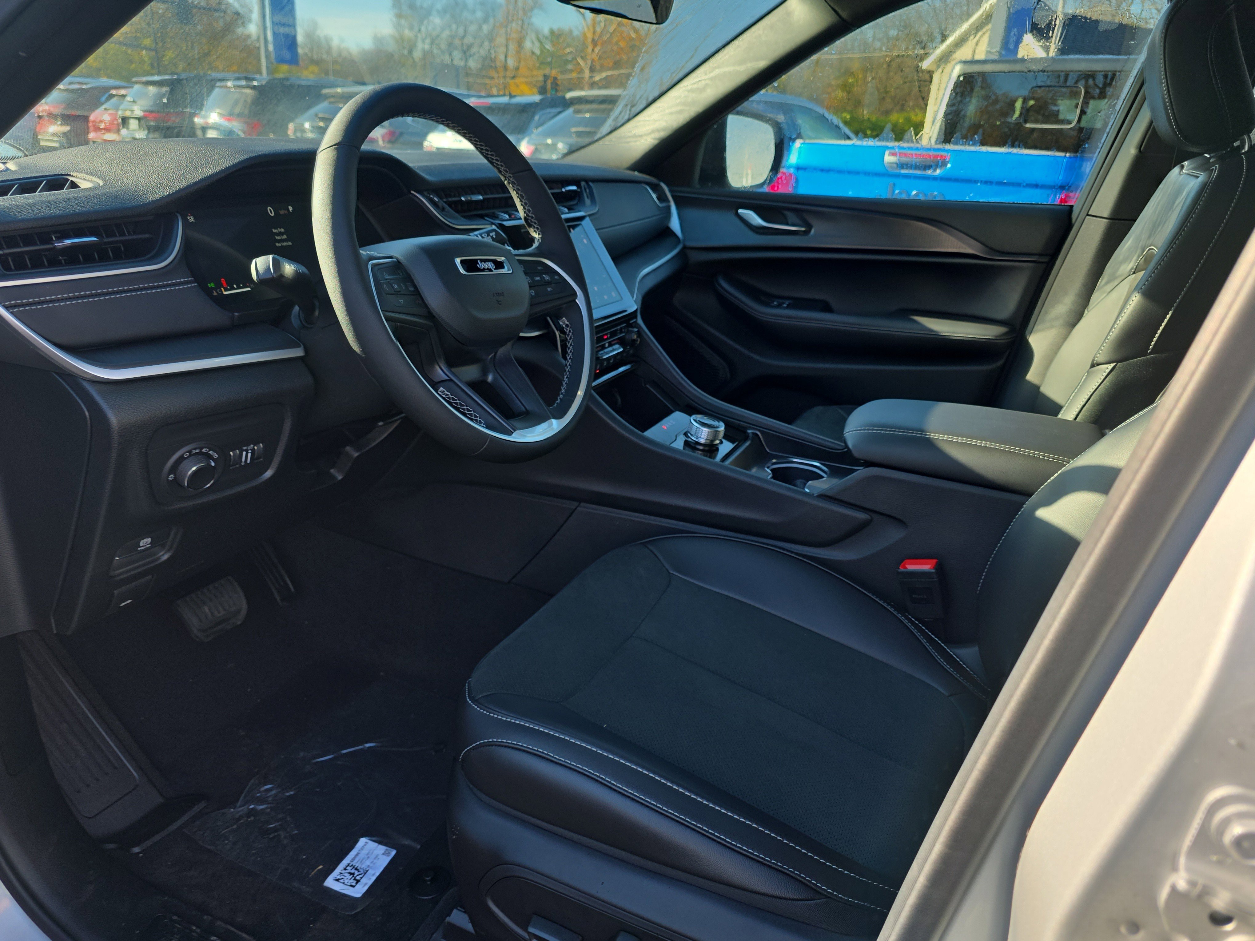 New 2025 Jeep Grand Cherokee Altitude image 3