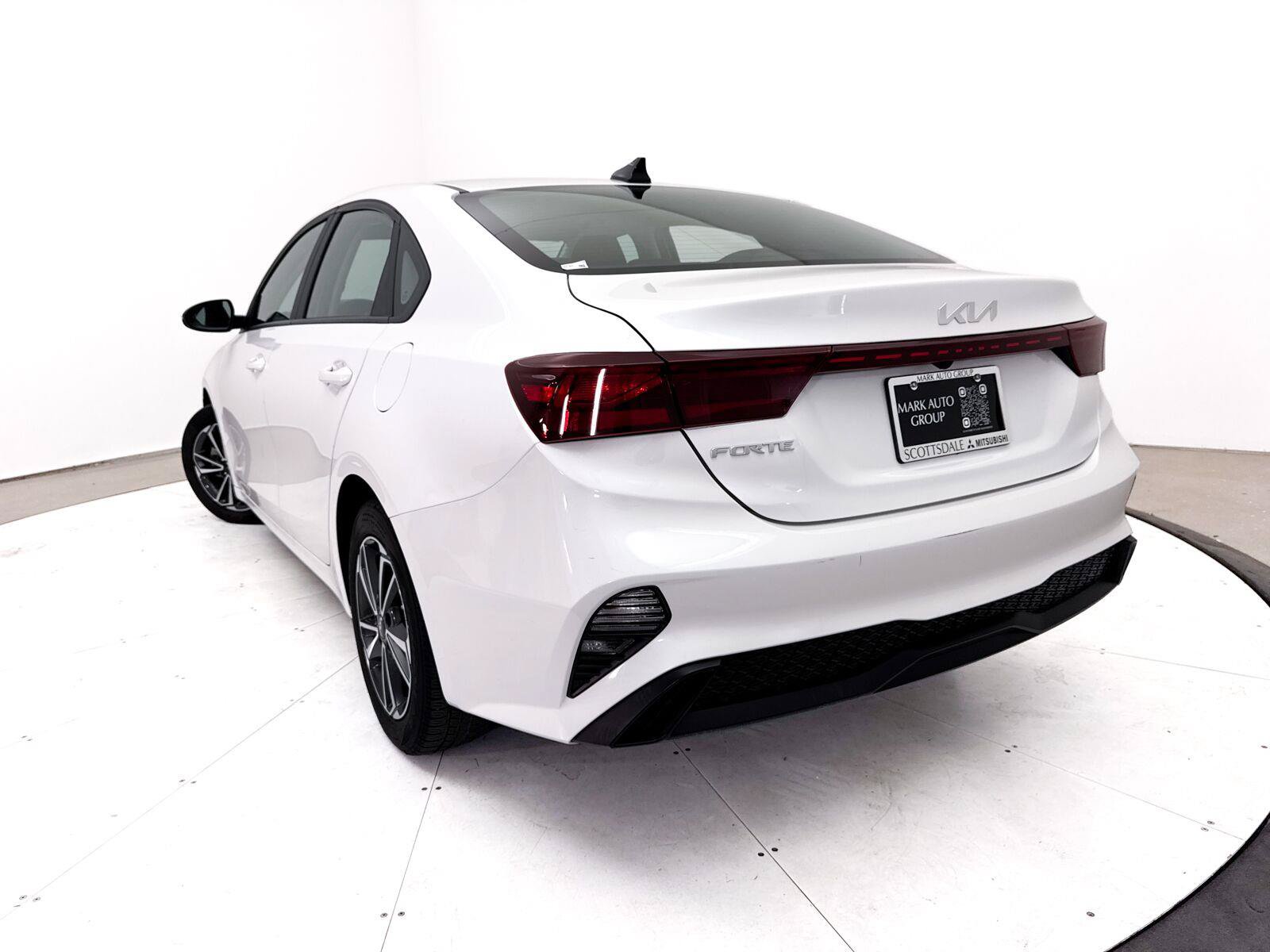 Used 2022 Kia Forte LXS w/ LXS Technology Package FWD image 6