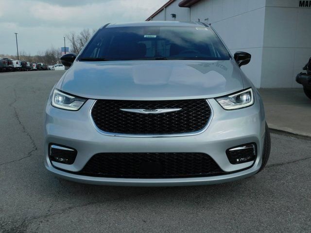 New 2026 Chrysler Pacifica Select image 3