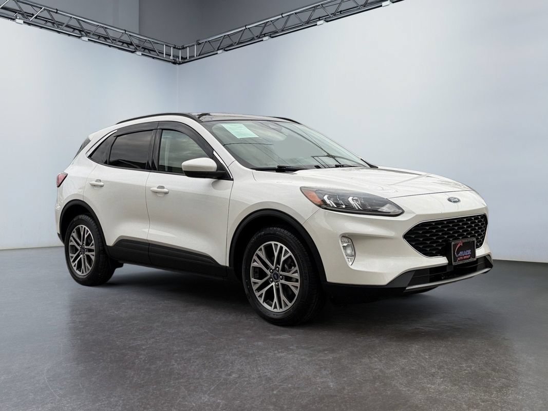 Used 2022 Ford Escape SEL w/ Technology Package AWD/4WD image 3