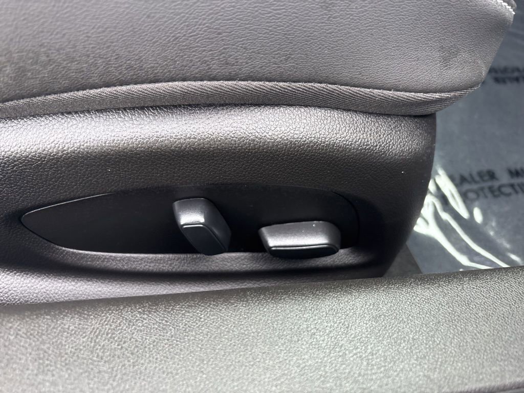 Used 2023 Chevrolet Camaro LT w/ Technology Package image 30